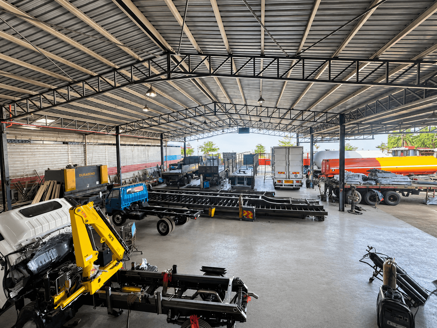 Lorry manufacturing workshop